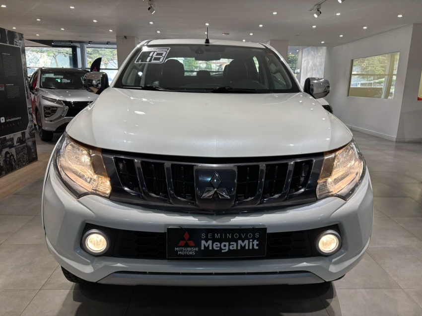 Mitsubishi-L200 TRITON-2.4 16V TURBO DIESEL SPORT HPE CD 4P 4X4 AUTOMÁTICO