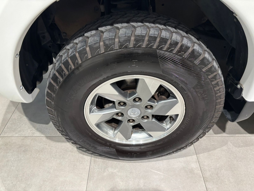 Mitsubishi-L200 TRITON-2.4 16V TURBO DIESEL SPORT HPE CD 4P 4X4 AUTOMÁTICO