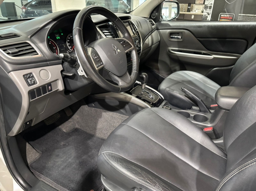Mitsubishi-L200 TRITON-2.4 16V TURBO DIESEL SPORT HPE CD 4P 4X4 AUTOMÁTICO