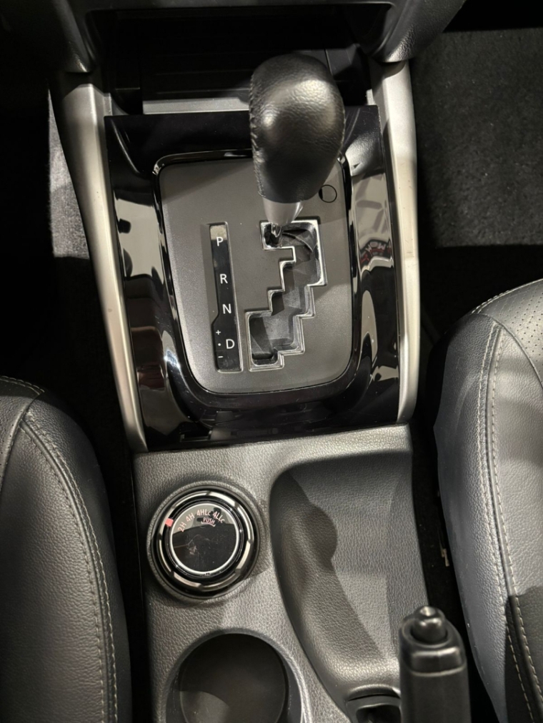 Mitsubishi-L200 TRITON-2.4 16V TURBO DIESEL SPORT HPE CD 4P 4X4 AUTOMÁTICO