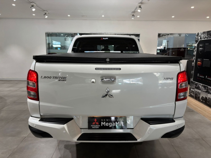 Mitsubishi-L200 TRITON-2.4 16V TURBO DIESEL SPORT HPE CD 4P 4X4 AUTOMÁTICO