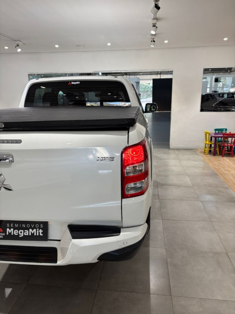 Mitsubishi-L200 TRITON-2.4 16V TURBO DIESEL SPORT HPE CD 4P 4X4 AUTOMÁTICO