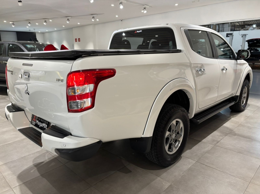 Mitsubishi-L200 TRITON-2.4 16V TURBO DIESEL SPORT HPE CD 4P 4X4 AUTOMÁTICO