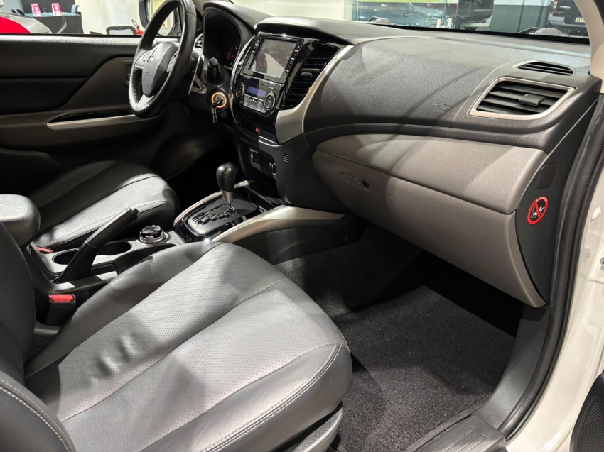 Mitsubishi-L200 TRITON-2.4 16V TURBO DIESEL SPORT HPE CD 4P 4X4 AUTOMÁTICO