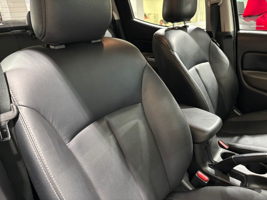 Mitsubishi-L200 TRITON-2.4 16V TURBO DIESEL SPORT HPE CD 4P 4X4 AUTOMÁTICO