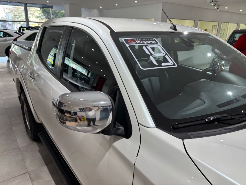 Mitsubishi-L200 TRITON-2.4 16V TURBO DIESEL SPORT HPE CD 4P 4X4 AUTOMÁTICO