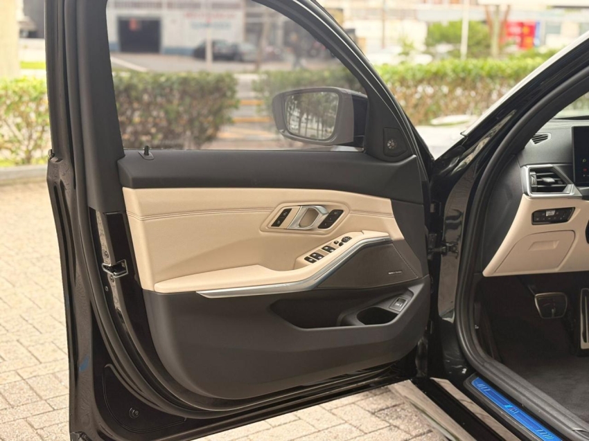 BMW-320i-2.0 16V TURBO FLEX M SPORT AUTOMÁTICO