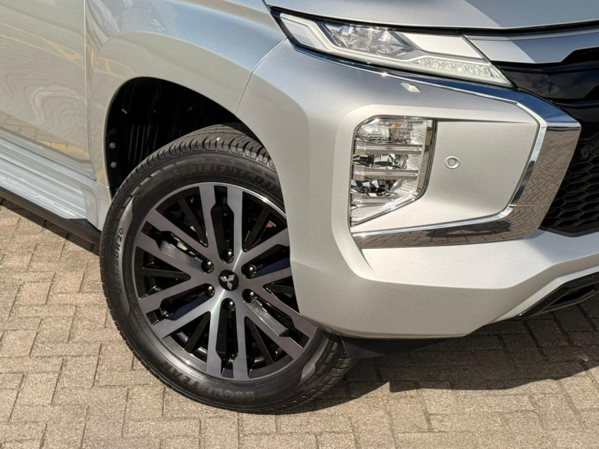 Mitsubishi-PAJERO SPORT-2.4 16V MIVEC TURBO DIESEL LEGEND AWD AUTOMÁTICO