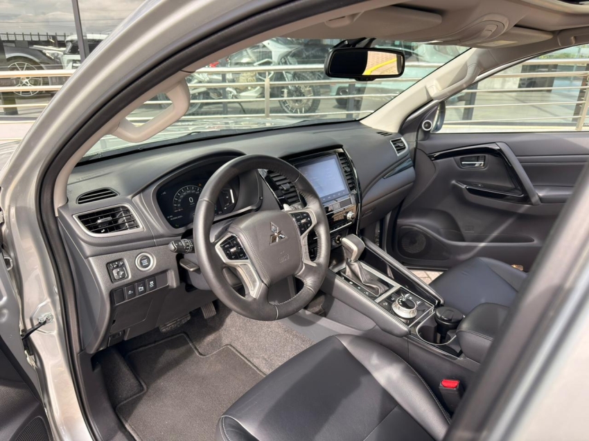 Mitsubishi-PAJERO SPORT-2.4 16V MIVEC TURBO DIESEL LEGEND AWD AUTOMÁTICO