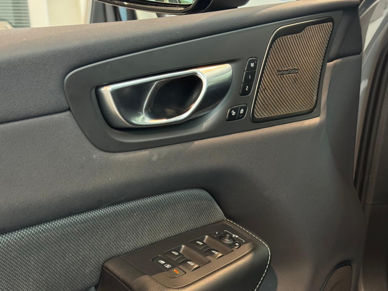 Volvo-XC 60-XC 60 T-8 Ultim.Dark 2.0 AWD (Híbrido)