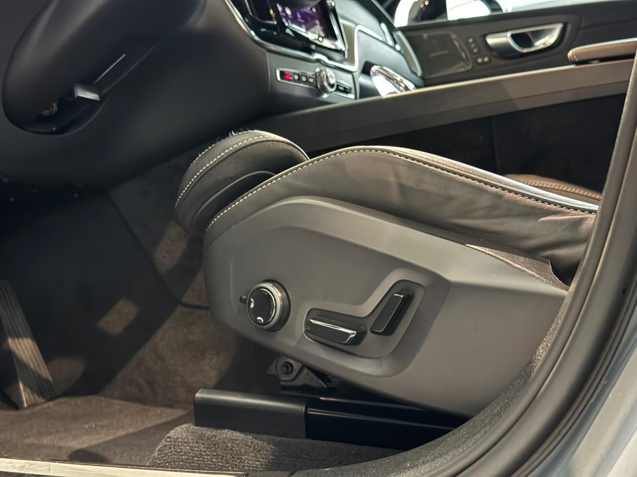 Volvo-XC 60-XC 60 T-8 Ultim.Dark 2.0 AWD (Híbrido)