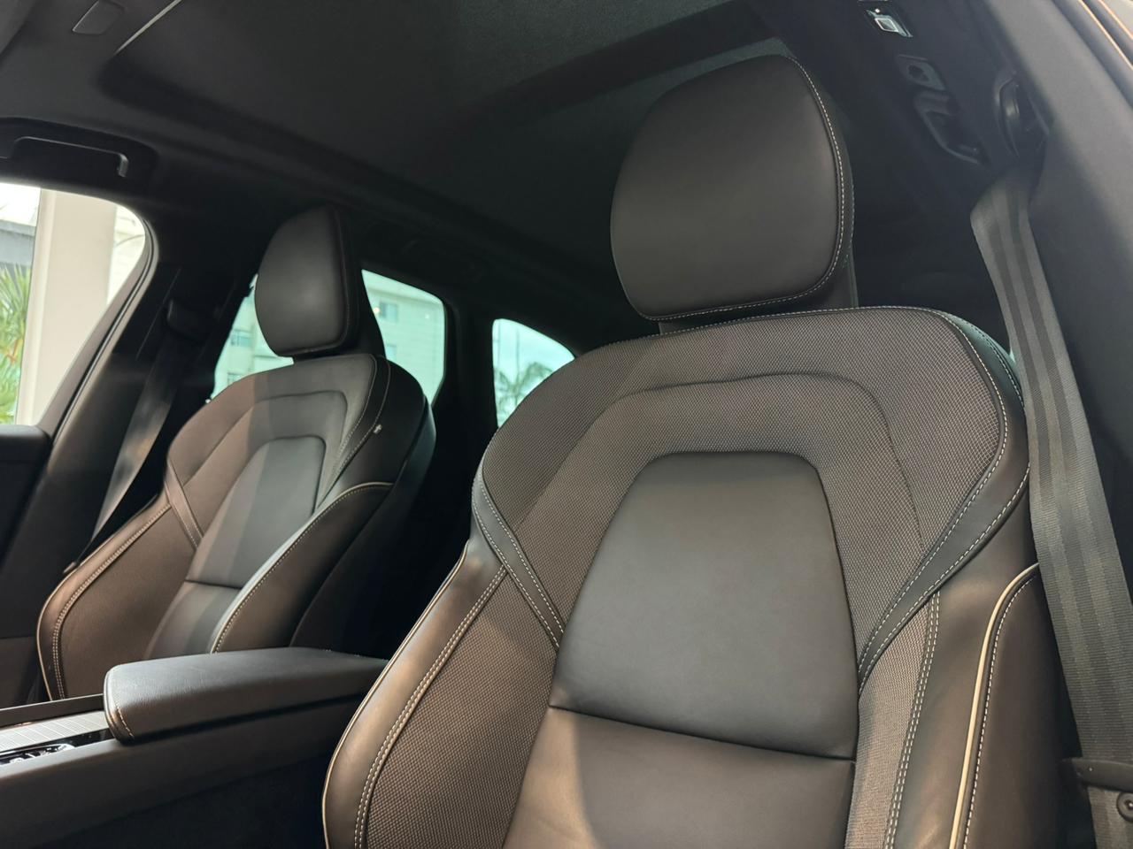 Volvo-XC 60-XC 60 T-8 Ultim.Dark 2.0 AWD (Híbrido)