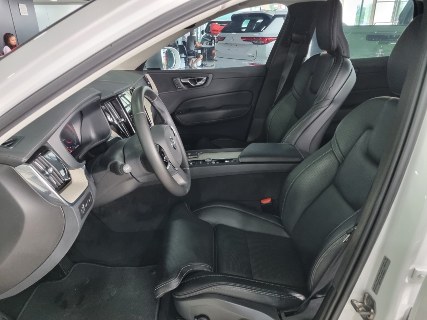 Volvo-XC60-2.0 T8 HYBRID INSCRIPTION AWD GEARTRONIC
