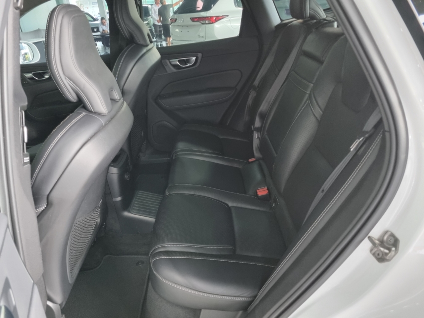 Volvo-XC60-2.0 T8 HYBRID INSCRIPTION AWD GEARTRONIC
