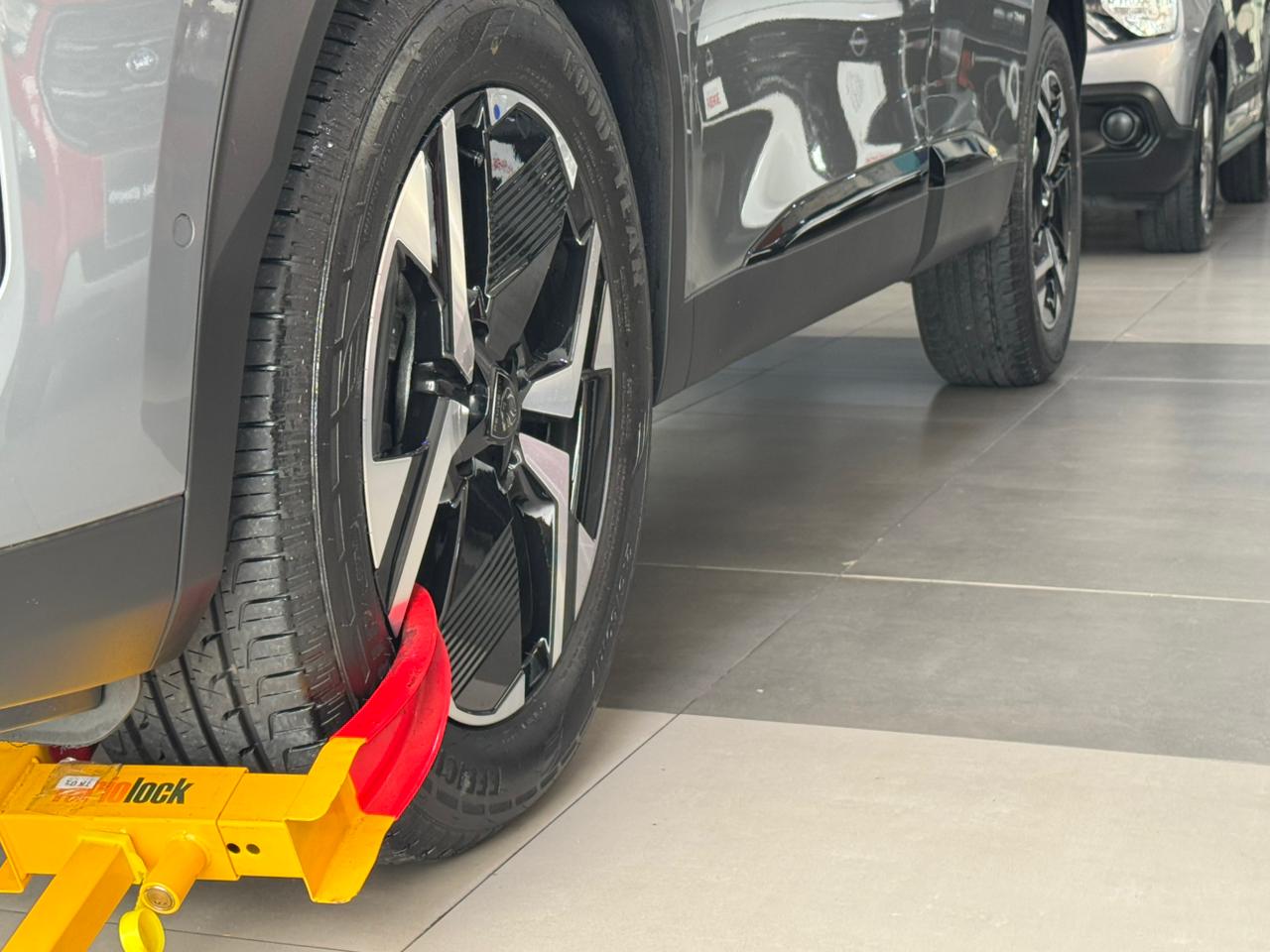 Peugeot-2008-2008 GT 1.0 Turbo Hibrido Aut.