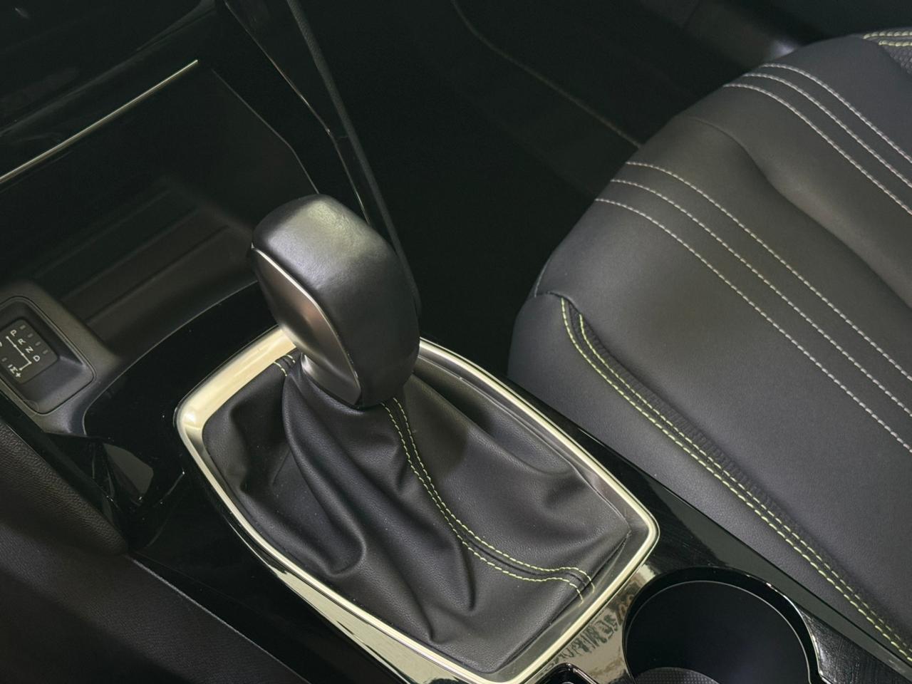 Peugeot-2008-2008 GT 1.0 Turbo Hibrido Aut.