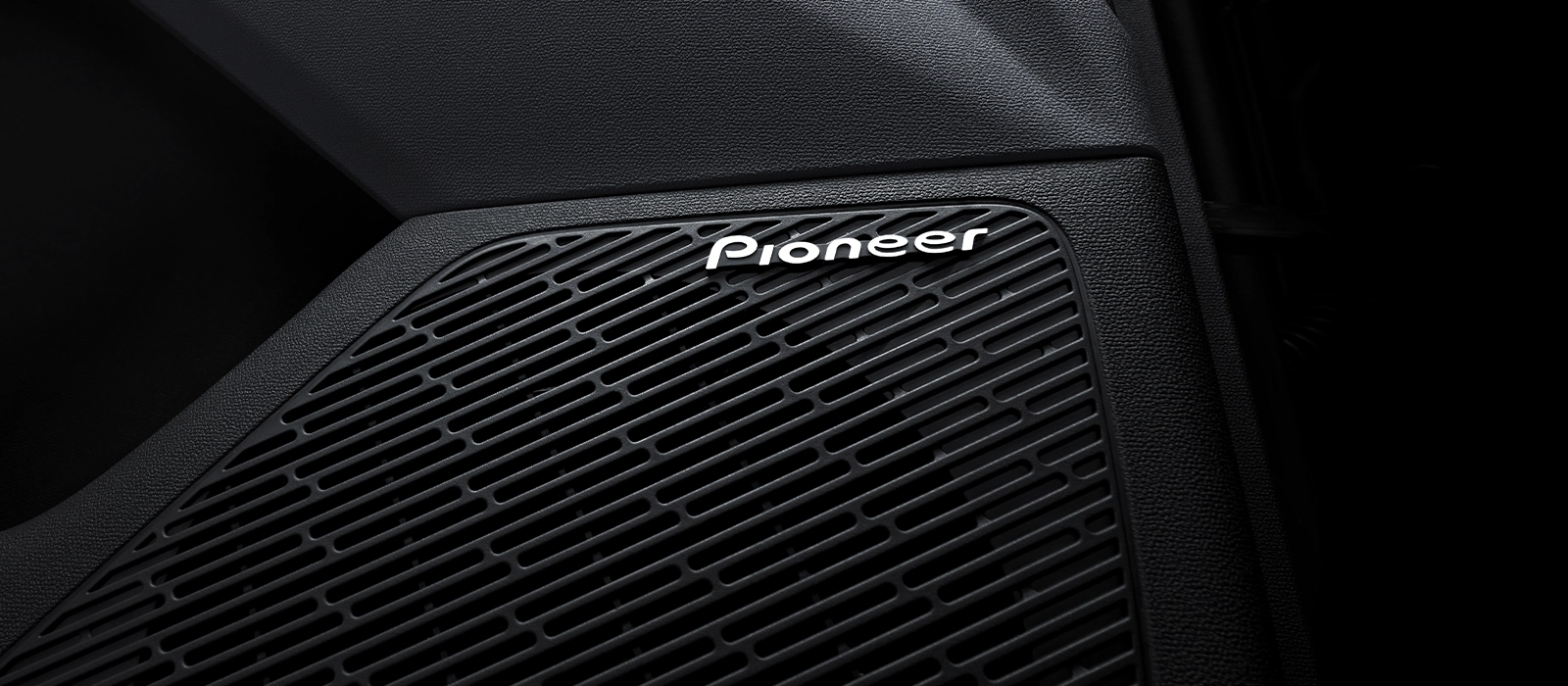 Som Premium Pioneer com 14 alto-falantes