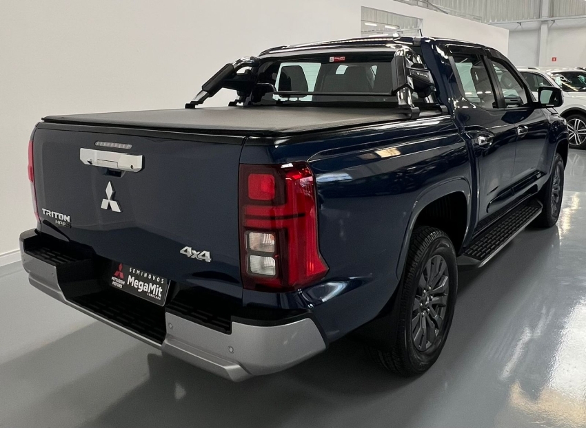 Mitsubishi-L200 TRITON-2.4 16V TURBO DIESEL SPORT HPE-S CD 4P 4X4 AUTOMÁTICO