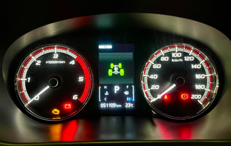 Mitsubishi-L200 TRITON-2.4 16V TURBO DIESEL SPORT HPE CD 4P 4X4 AUTOMÁTICO