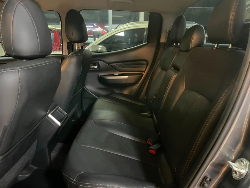 Mitsubishi-L200 TRITON-2.4 16V TURBO DIESEL SPORT HPE CD 4P 4X4 AUTOMÁTICO