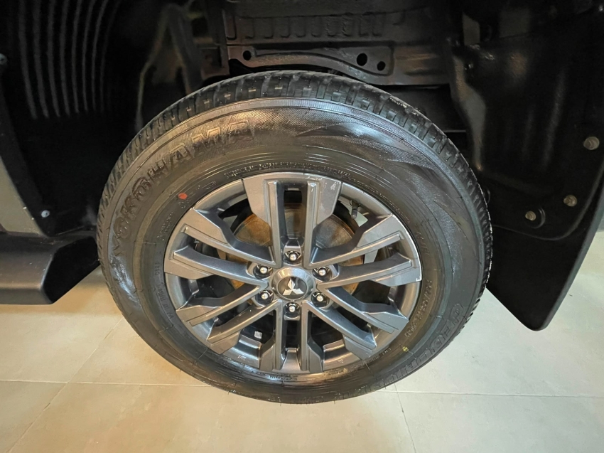 Mitsubishi-L200 TRITON-2.4 16V TURBO DIESEL SPORT HPE CD 4P 4X4 AUTOMÁTICO