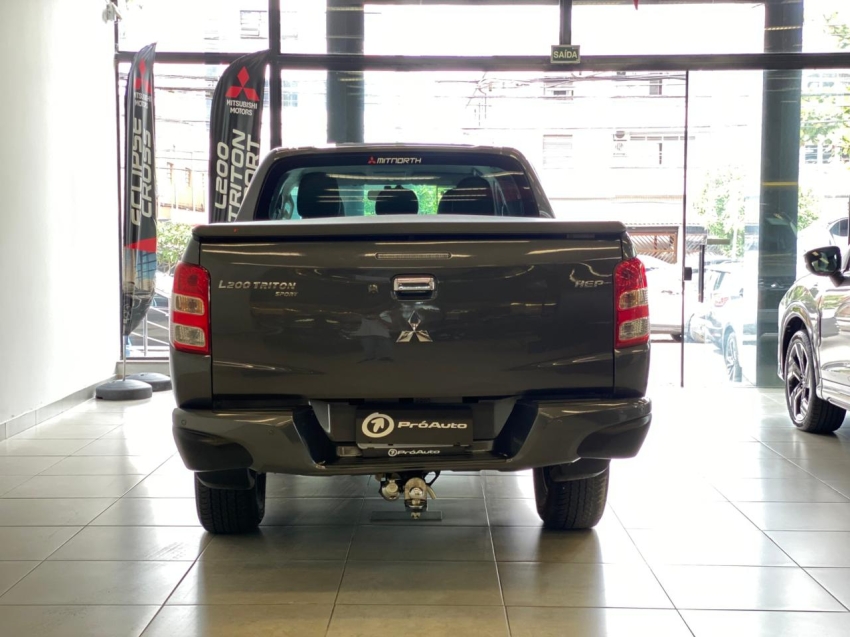 Mitsubishi-L200 TRITON-2.4 16V TURBO DIESEL SPORT HPE CD 4P 4X4 AUTOMÁTICO