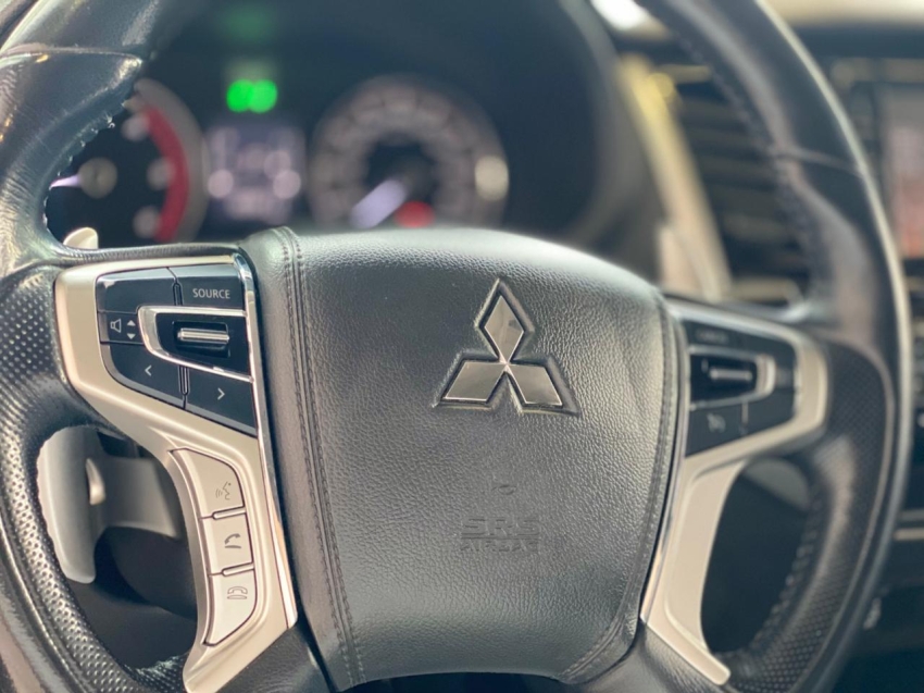 Mitsubishi-L200 TRITON-2.4 16V TURBO DIESEL SPORT HPE CD 4P 4X4 AUTOMÁTICO