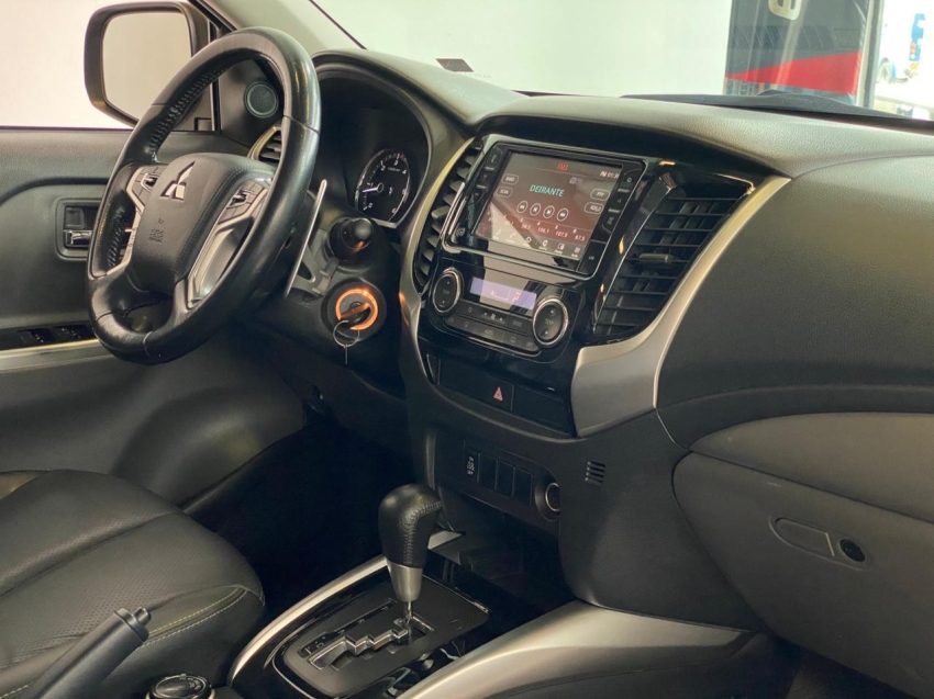 Mitsubishi-L200 TRITON-2.4 16V TURBO DIESEL SPORT HPE CD 4P 4X4 AUTOMÁTICO