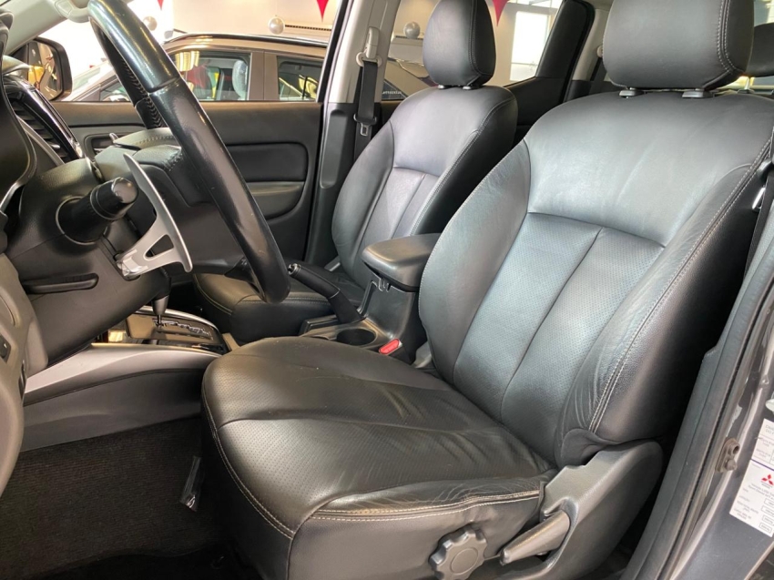 Mitsubishi-L200 TRITON-2.4 16V TURBO DIESEL SPORT HPE CD 4P 4X4 AUTOMÁTICO