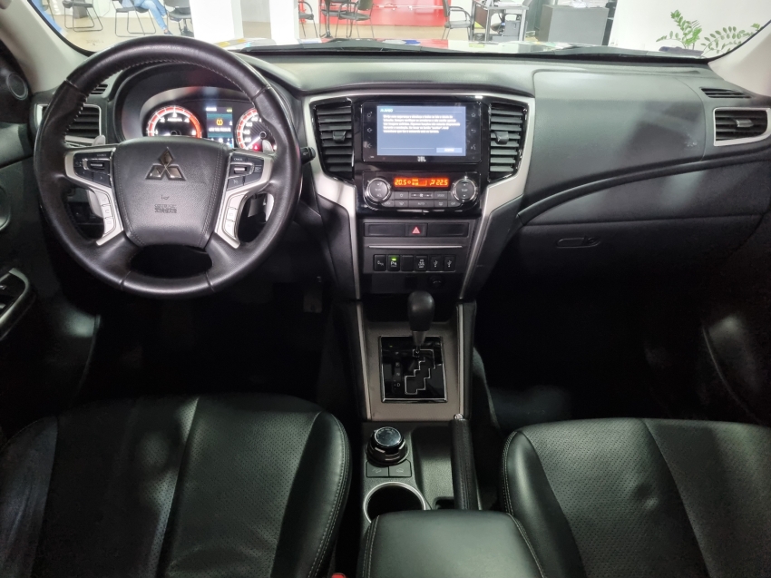 Mitsubishi-L200 TRITON-2.4 16V TURBO DIESEL SPORT HPE-S CD 4P 4X4 AUTOMÁTICO