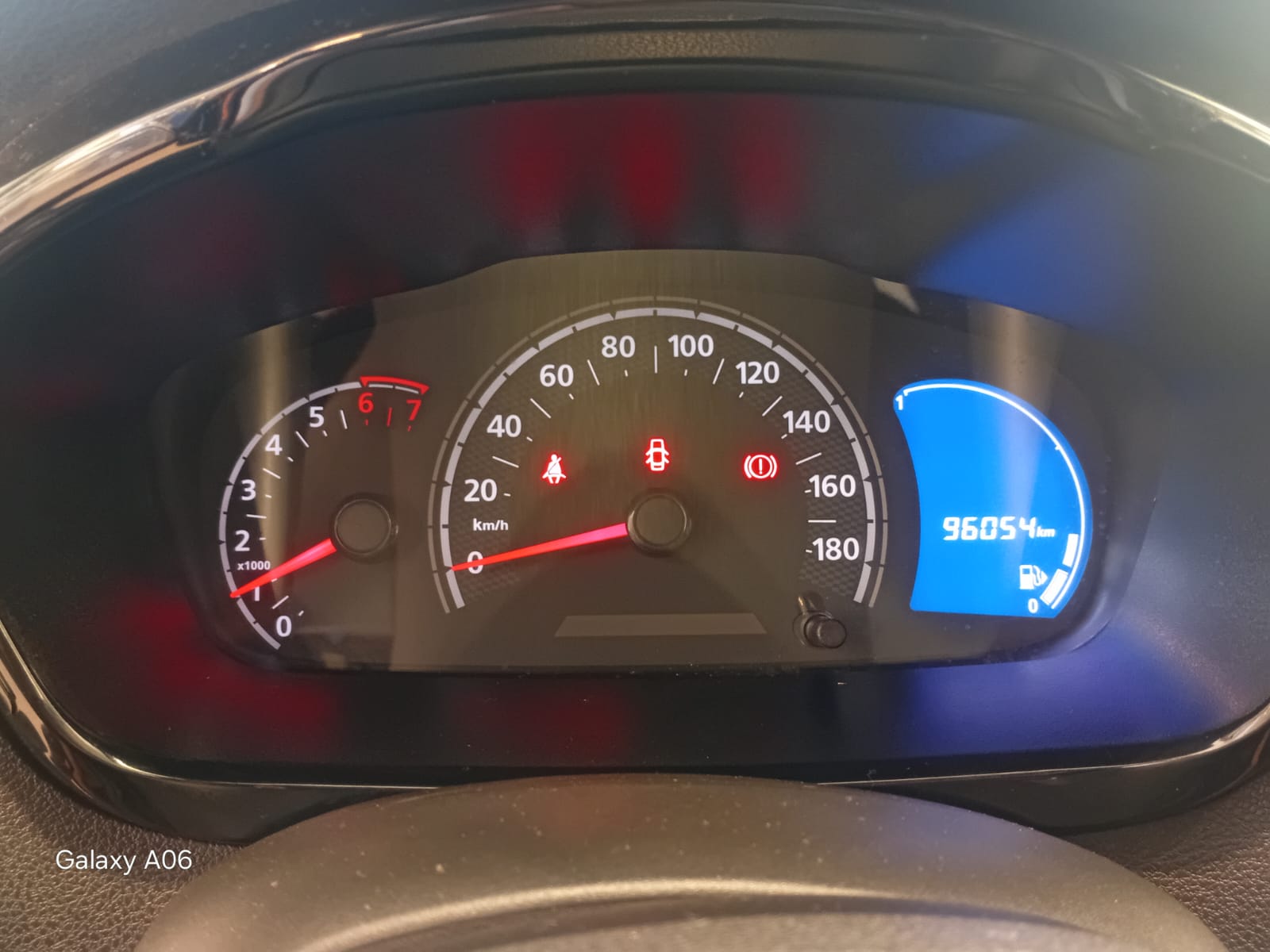 Renault-KWID-KWID OUTSIDER 1.0 Flex 12V 5p Mec.