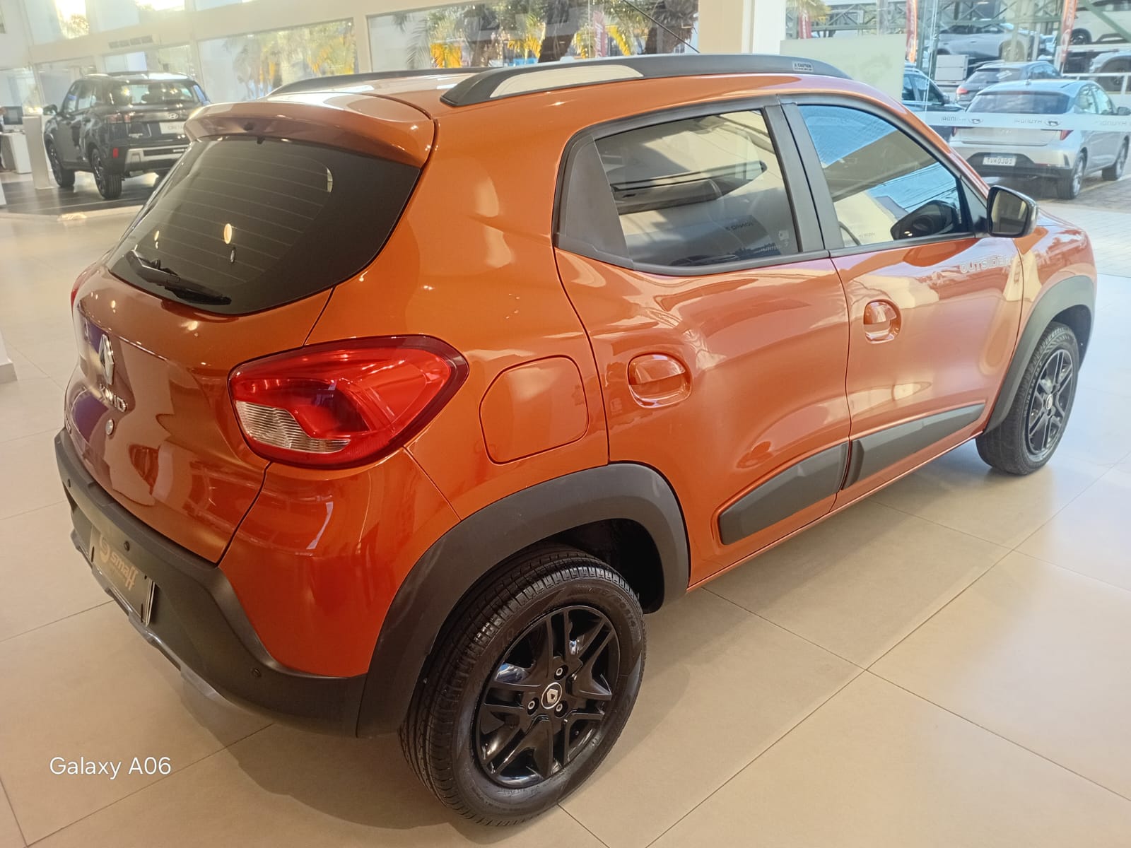 Renault-KWID-KWID OUTSIDER 1.0 Flex 12V 5p Mec.