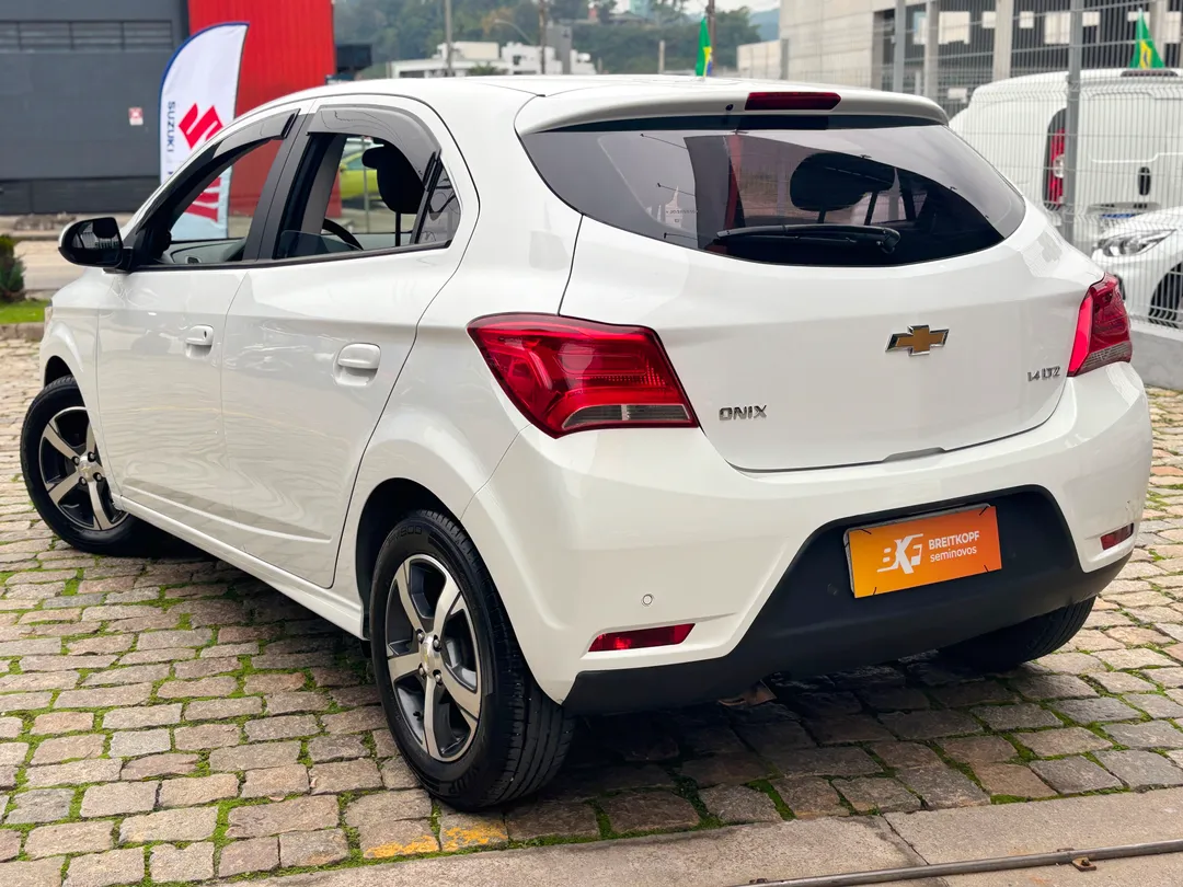 GM - Chevrolet-ONIX-ONIX HATCH LTZ 1.4 8V FlexPower 5p Mec.