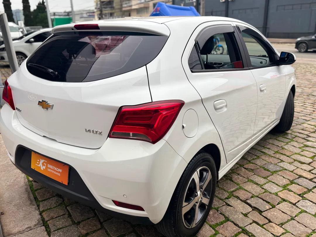 GM - Chevrolet-ONIX-ONIX HATCH LTZ 1.4 8V FlexPower 5p Mec.