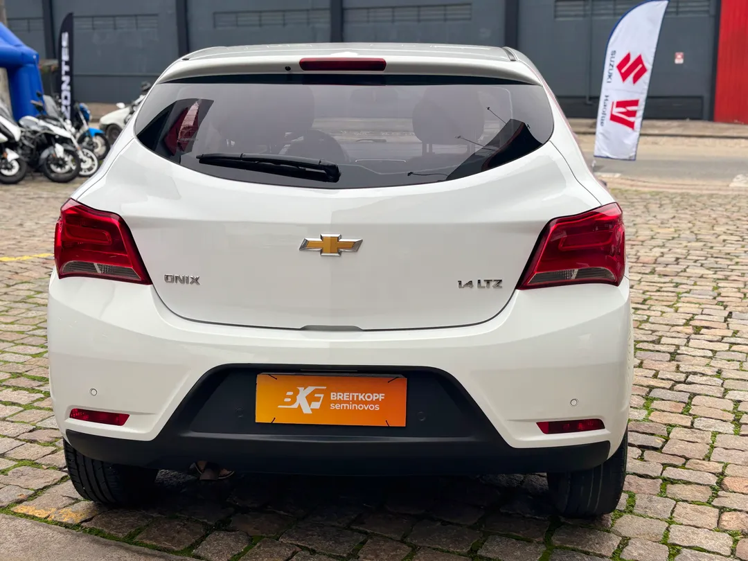 GM - Chevrolet-ONIX-ONIX HATCH LTZ 1.4 8V FlexPower 5p Mec.