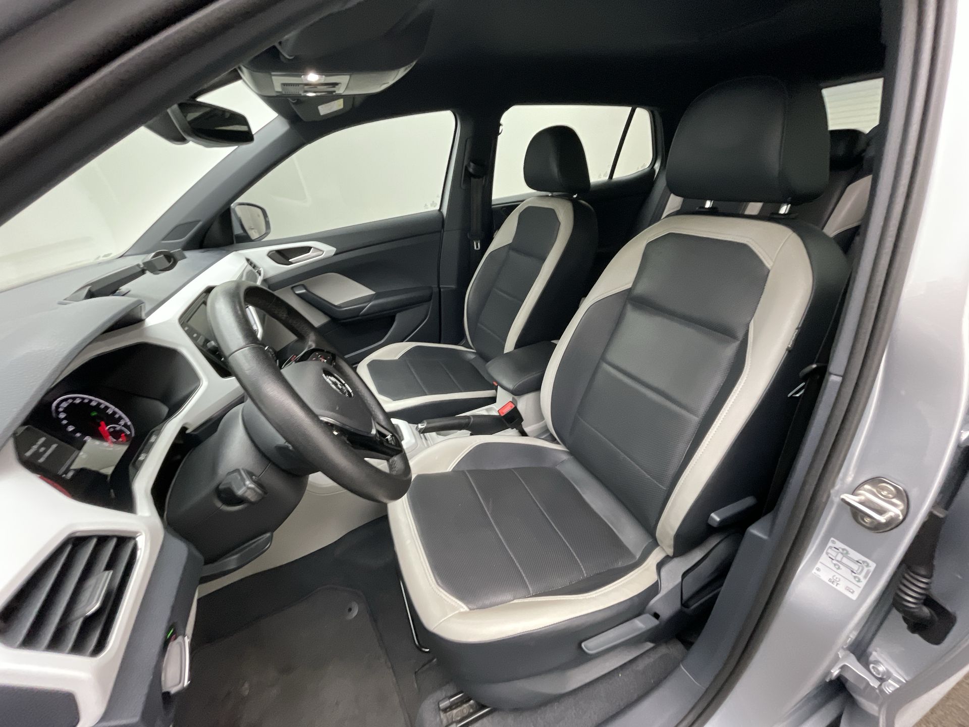 Volkswagen-T-Cross-T-Cross Hig. 250 TSI 1.4 Flex 16V 5p Aut