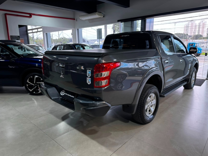 Mitsubishi-L200 TRITON-2.4 16V TURBO DIESEL SPORT HPE CD 4P 4X4 AUTOMÁTICO