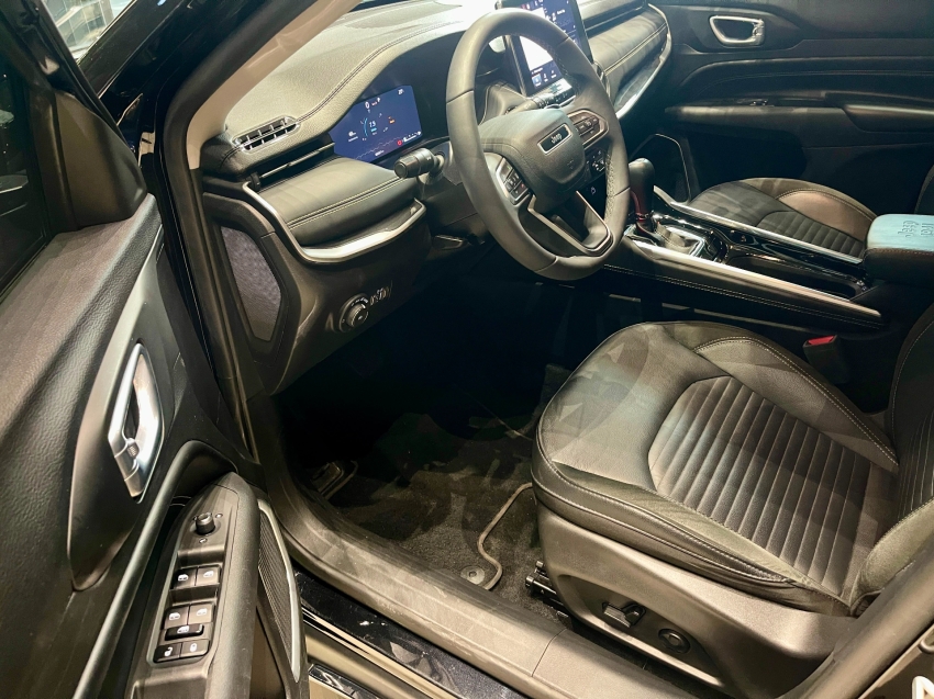 Jeep-COMMANDER-1.3 T270 TURBO FLEX LONGITUDE AT6