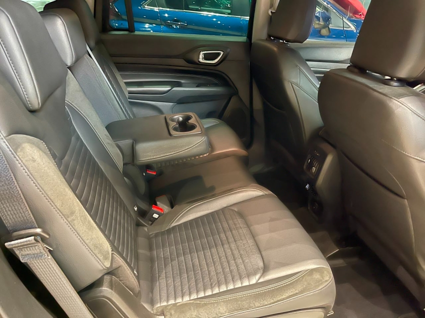 Jeep-COMMANDER-1.3 T270 TURBO FLEX LONGITUDE AT6