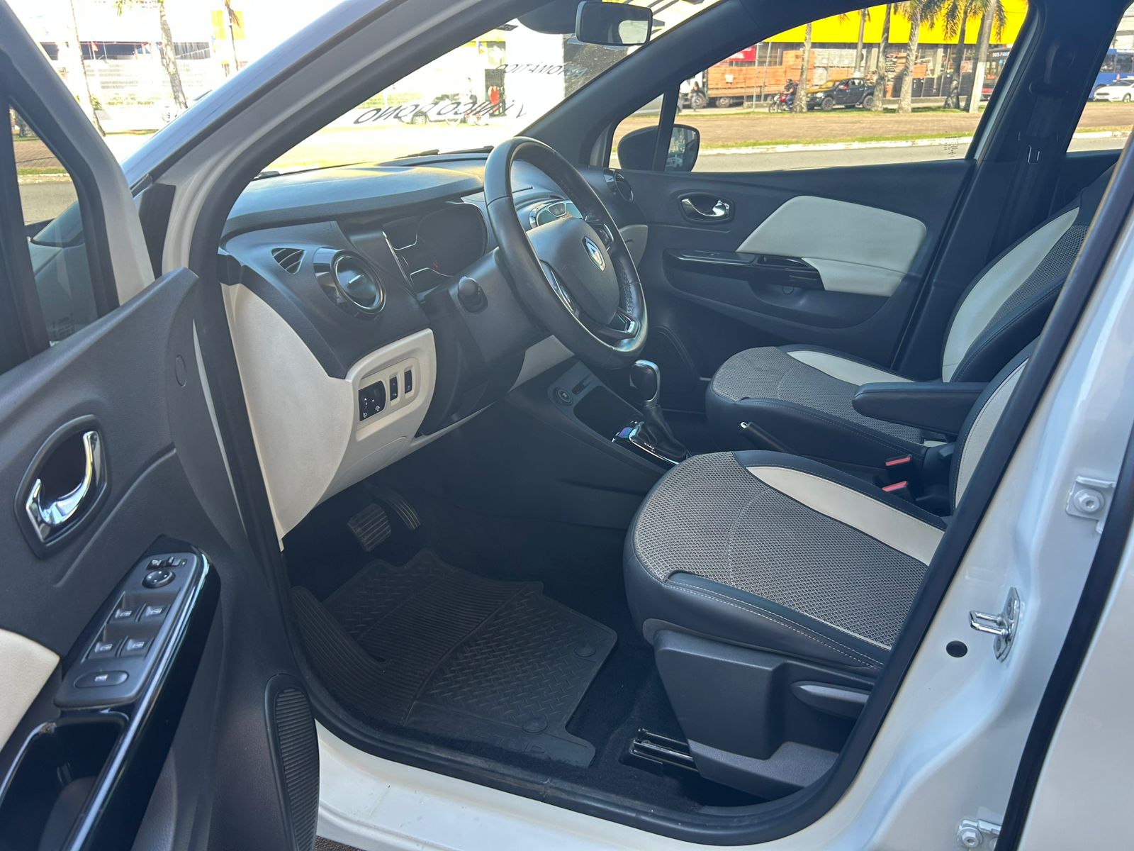 Renault-CAPTUR-CAPTUR 1.6 16V SCE FLEX INTENSE X-TRONIC