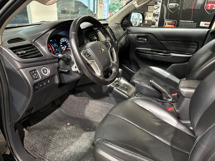 Mitsubishi-L200 TRITON-2.4 16V TURBO DIESEL SPORT HPE-S URBAN CD 4P 4X4 AUTOMÁTICO
