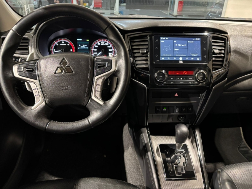 Mitsubishi-L200 TRITON-2.4 16V TURBO DIESEL SPORT HPE-S URBAN CD 4P 4X4 AUTOMÁTICO