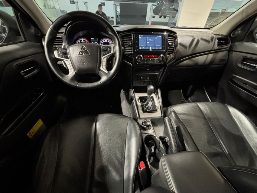 Mitsubishi-L200 TRITON-2.4 16V TURBO DIESEL SPORT HPE-S URBAN CD 4P 4X4 AUTOMÁTICO
