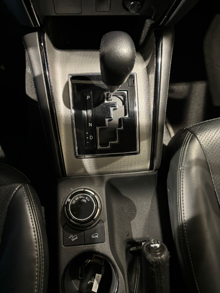 Mitsubishi-L200 TRITON-2.4 16V TURBO DIESEL SPORT HPE-S URBAN CD 4P 4X4 AUTOMÁTICO