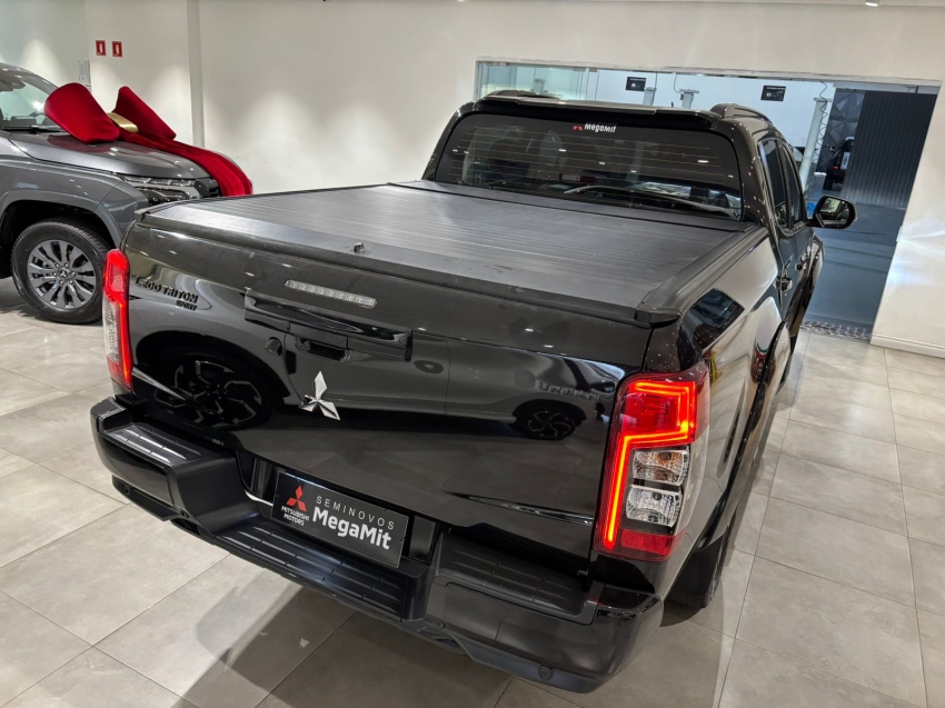 Mitsubishi-L200 TRITON-2.4 16V TURBO DIESEL SPORT HPE-S URBAN CD 4P 4X4 AUTOMÁTICO