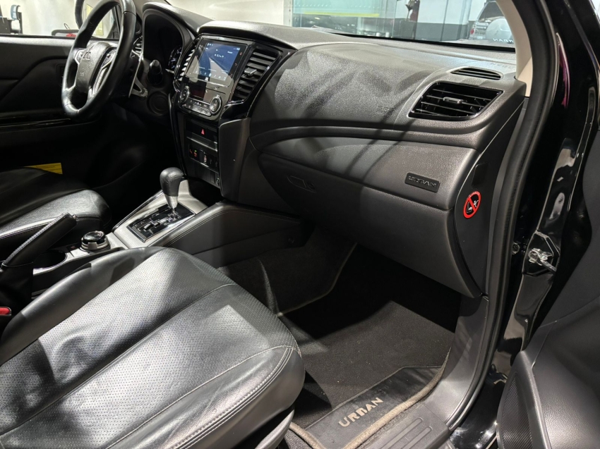 Mitsubishi-L200 TRITON-2.4 16V TURBO DIESEL SPORT HPE-S URBAN CD 4P 4X4 AUTOMÁTICO