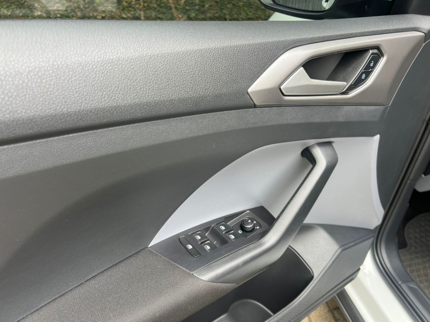 Volkswagen-T-CROSS-1.0 200 TSI TOTAL FLEX AUTOMÁTICO