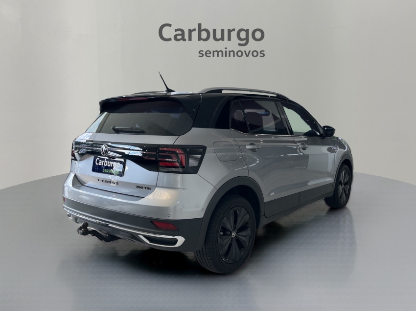 Volkswagen-T-CROSS-1.4 250 TSI TOTAL FLEX HIGHLINE AUTOMÁTICO