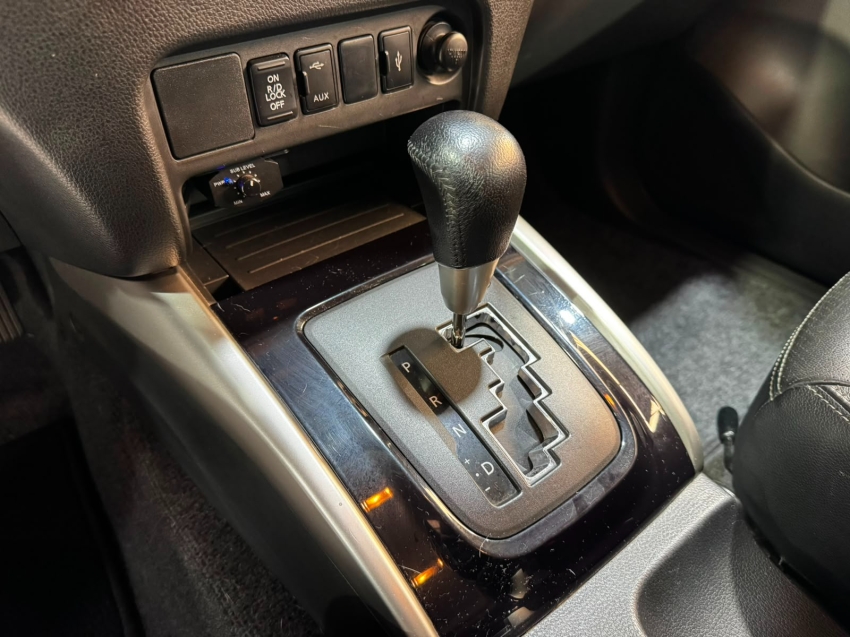 Mitsubishi-L200 TRITON-2.4 16V TURBO DIESEL SPORT HPE CD 4P 4X4 AUTOMÁTICO