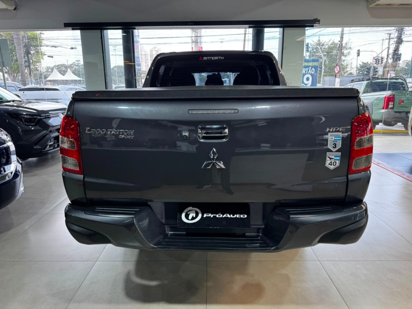 Mitsubishi-L200 TRITON-2.4 16V TURBO DIESEL SPORT HPE CD 4P 4X4 AUTOMÁTICO